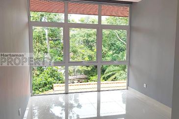 3 story bungalow villas @ Bukit Tunku Kenny Hill, nicely maintain unit