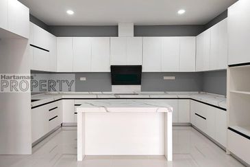 3 story bungalow villas @ Bukit Tunku Kenny Hill, nicely maintain unit