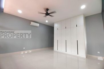 3 story bungalow villas @ Bukit Tunku Kenny Hill, nicely maintain unit