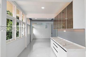 3 story bungalow villas @ Bukit Tunku Kenny Hill, nicely maintain unit