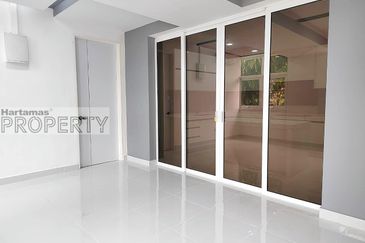 3 story bungalow villas @ Bukit Tunku Kenny Hill, nicely maintain unit