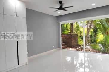 3 story bungalow villas @ Bukit Tunku Kenny Hill, nicely maintain unit