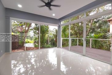 3 story bungalow villas @ Bukit Tunku Kenny Hill, nicely maintain unit