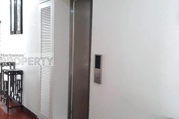 Kenny Hill Bukit Tunku spacious bungalow, greenery land with pool