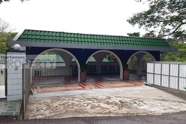 Kenny Hill Bukit Tunku spacious bungalow, greenery land with pool