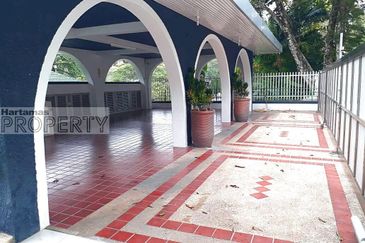 Kenny Hill Bukit Tunku spacious bungalow, greenery land with pool