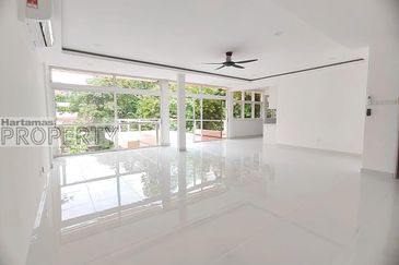 3 story bungalow villas @ Bukit Tunku Kenny Hill, nicely maintain unit