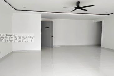 3 story bungalow villas @ Bukit Tunku Kenny Hill, nicely maintain unit