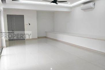 3 story bungalow villas @ Bukit Tunku Kenny Hill, nicely maintain unit