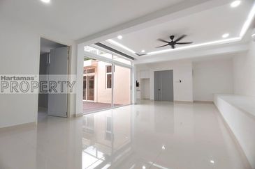 3 story bungalow villas @ Bukit Tunku Kenny Hill, nicely maintain unit