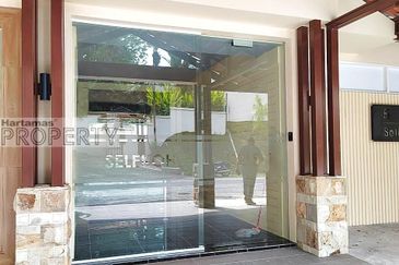 3 story bungalow villas @ Bukit Tunku Kenny Hill, nicely maintain unit