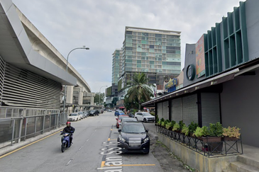 Near LRT SS15 Corner Shop lot Beside main road fully tenanted High ROI 4.6%