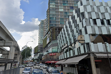 Near LRT SS15 Corner Shop lot Beside main road fully tenanted High ROI 4.6%