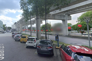 Near LRT SS15 Corner Shop lot Beside main road fully tenanted High ROI 4.6%