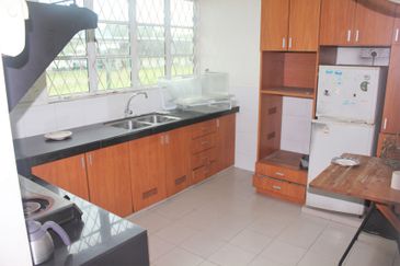 3 storey Corner House 24 hour Security Guarded Taman Selesaria 