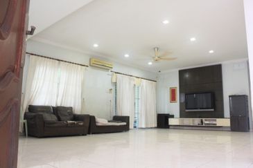 3 storey Corner House 24 hour Security Guarded Taman Selesaria 