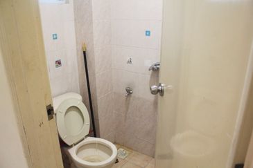 3 storey Corner House 24 hour Security Guarded Taman Selesaria 