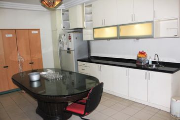 3 storey Corner House 24 hour Security Guarded Taman Selesaria 