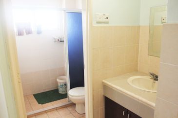 3 storey Corner House 24 hour Security Guarded Taman Selesaria 