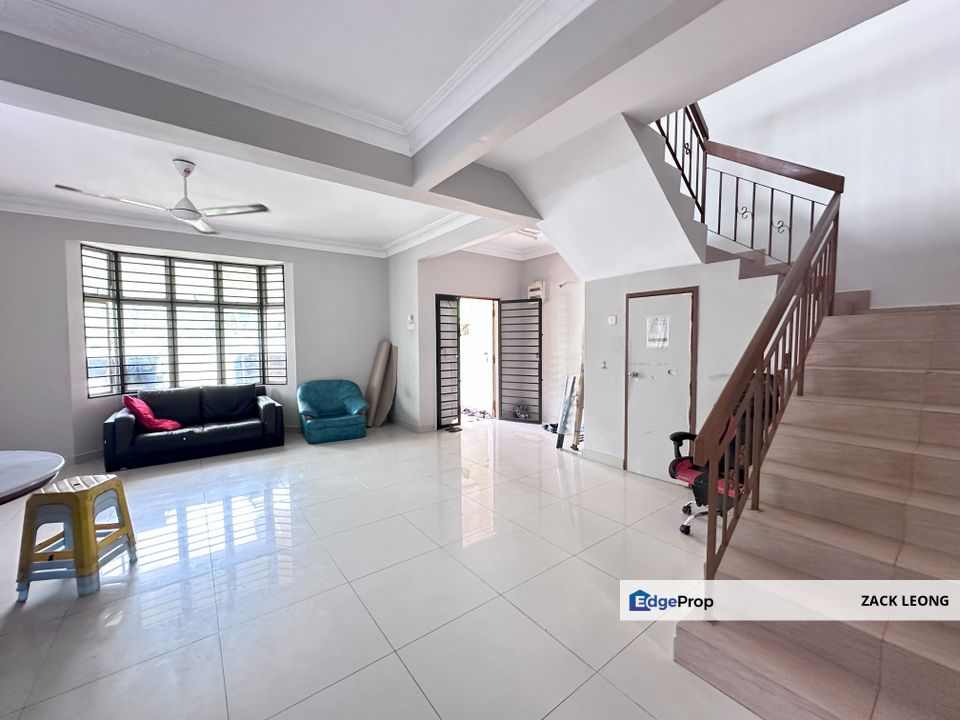 Facing Open 24-hr Security, End Lot 2 storey Puchong Utama 1, Selangor, Puchong