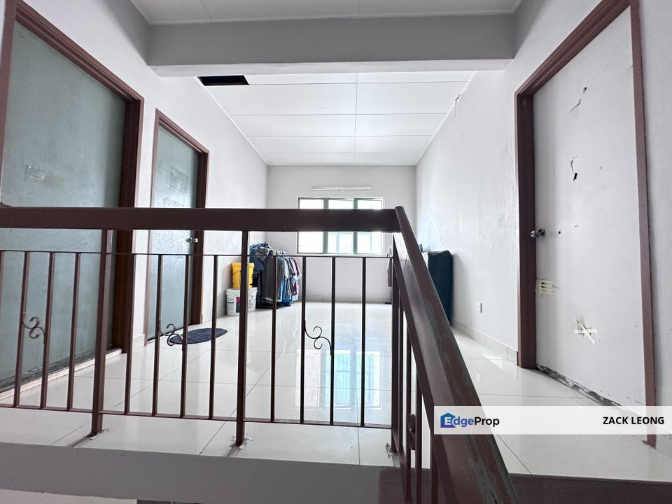 Facing Open 24-hr Security, End Lot 2 storey Puchong Utama 1, Selangor, Puchong