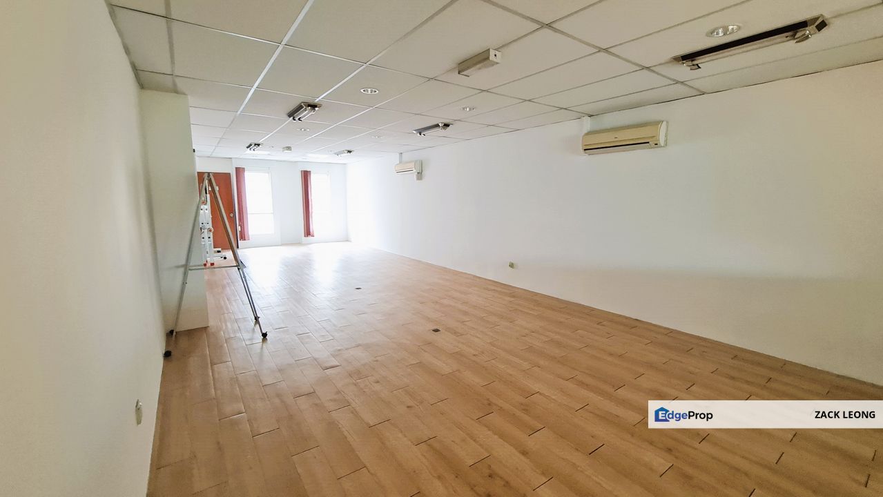 4.8 to 5% ROI , Main road facing bank neighbour, 3.5 storey end lot shop dataran sunway kota damansara the strand, Selangor, Petaling Jaya