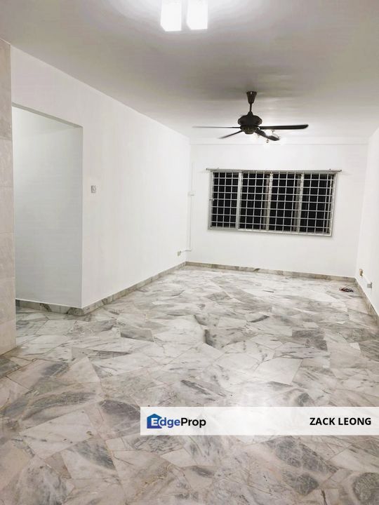 Renovated Wonderful move in Conditions Pangsapuri Putra Permai Block C, Selangor, Seri Kembangan