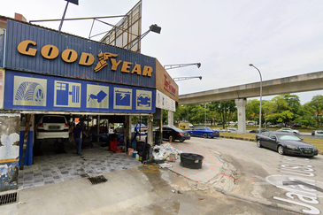  1.5 Sty CORNER SHOP, GOOD ROI 4.5%, USJ 18 SUBANG JAYA, FREEHOLD, LONG TERM TENANT, MATURED AREA,USJ