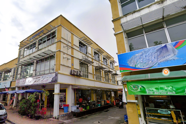 Glenmarie High ROI 5% End Lot Freehold 3 Storey Shop