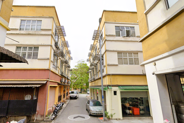 Glenmarie High ROI 5% End Lot Freehold 3 Storey Shop