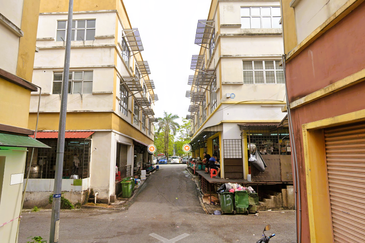 Glenmarie High ROI 5% End Lot Freehold 3 Storey Shop