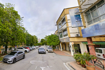 Glenmarie High ROI 5% End Lot Freehold 3 Storey Shop