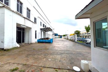 Corner Detached Factory Warehouse c/w Office @ TPK