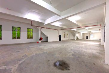 Corner Detached Factory Warehouse c/w Office @ TPK