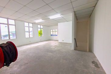 Corner Detached Factory Warehouse c/w Office @ TPK