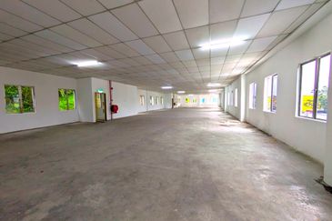 Corner Detached Factory Warehouse c/w Office @ TPK