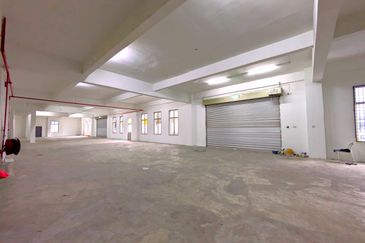 Corner Detached Factory Warehouse c/w Office @ TPK