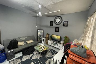 Kondo Rakyat (Desa Pantai Flat)