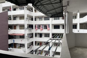 Kondo Rakyat (Desa Pantai Flat)