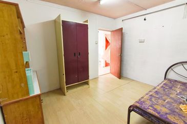 Kondo Rakyat (Desa Pantai Flat)