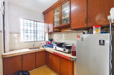 Kondo Rakyat (Desa Pantai Flat)