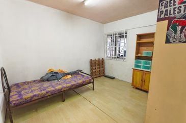 Kondo Rakyat (Desa Pantai Flat)