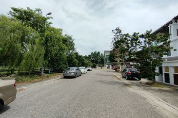  2.5 Storey Superlink House , Cyprus , Usj Heights