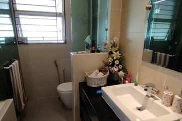  2.5 Storey Superlink House , Cyprus , Usj Heights