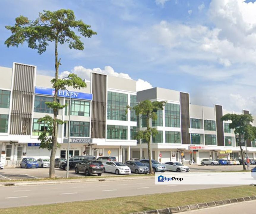 Taman molek three storey shoplot johor jaya for Sale RM2,080,000 By BETTY NG EdgeProp.my