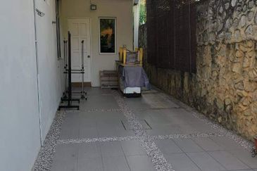 BANDAR ENSTEK (JENTAYU)