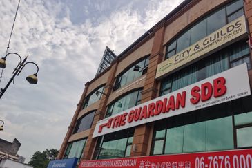 Jalan Dato Bandar Tunggal