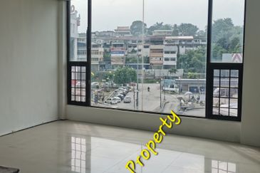 Jalan Dato Bandar Tunggal