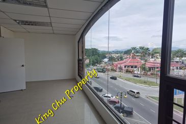 Jalan Dato Bandar Tunggal