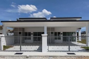 Mantin 4 Bedrooms Single storey terrace for Sale 